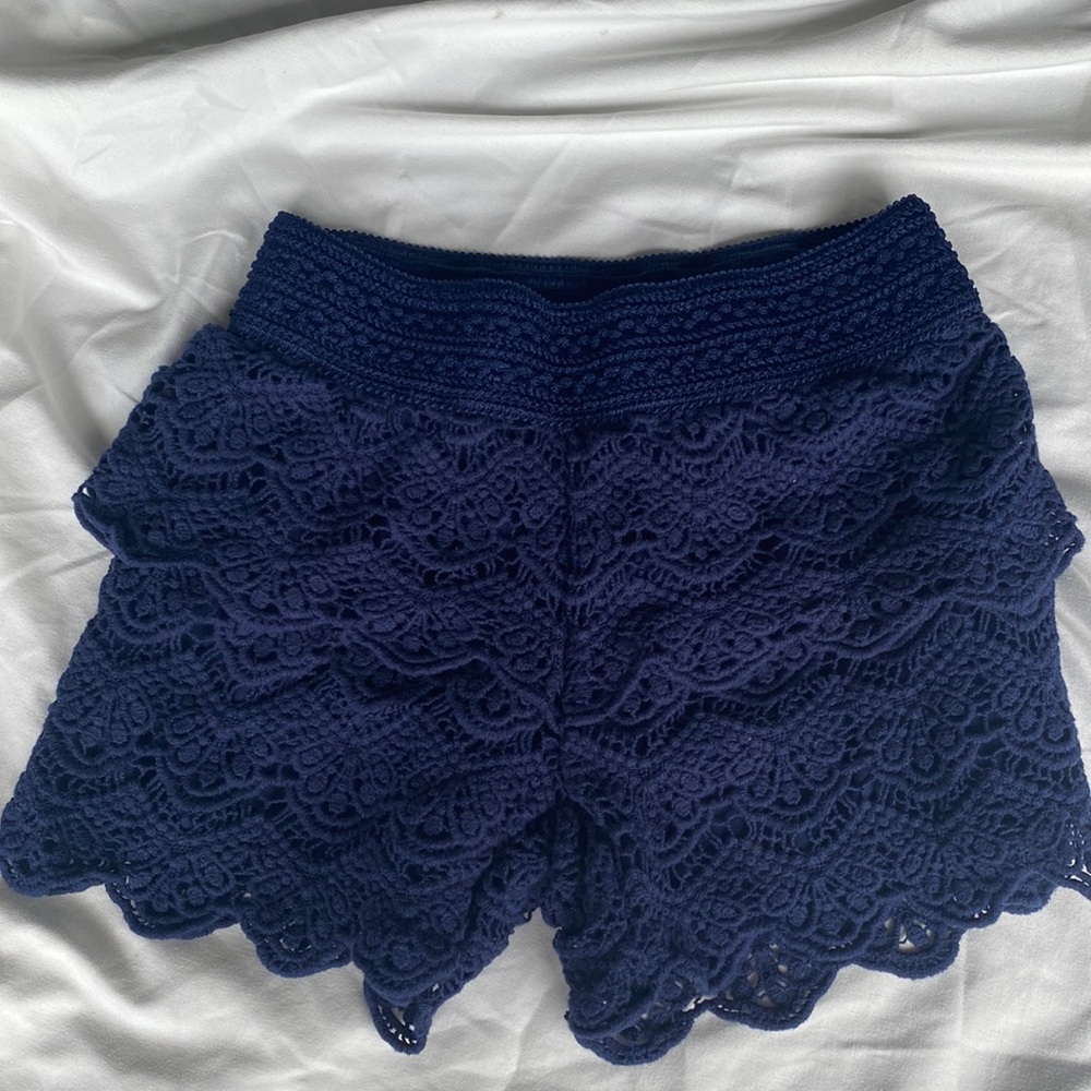 Girls scalloped justice shorts!